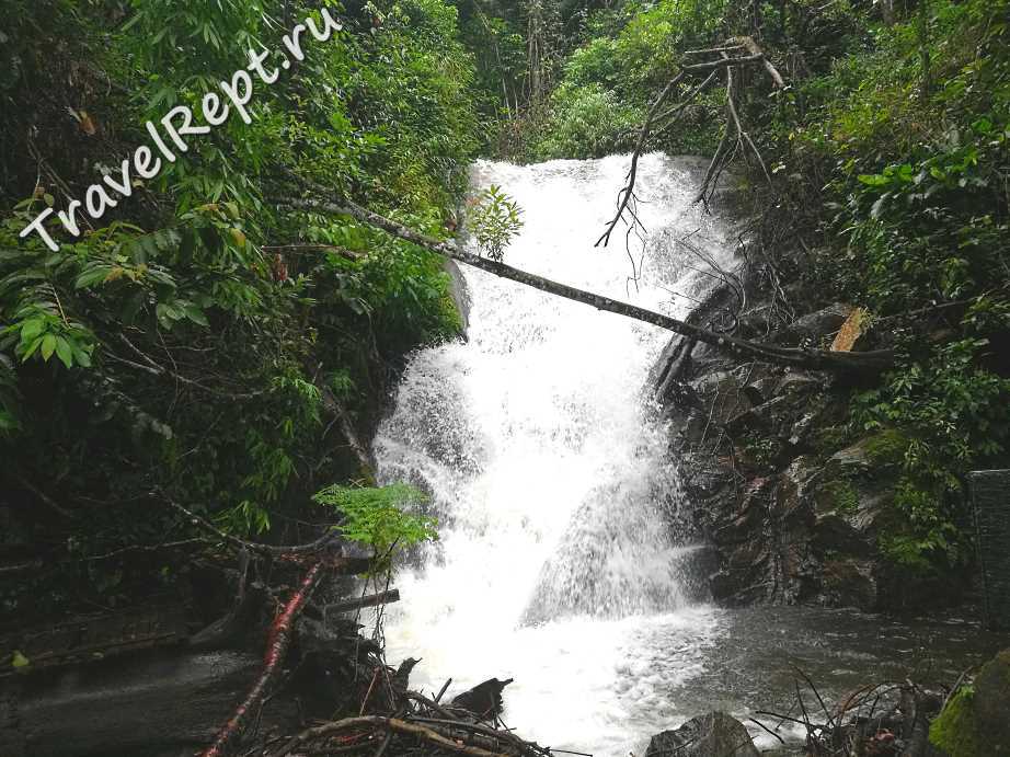Нижний каскад водопада Siriphum